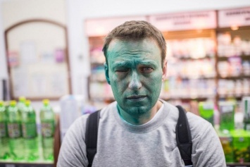 Навальный в результате нападения получил ожог глаза