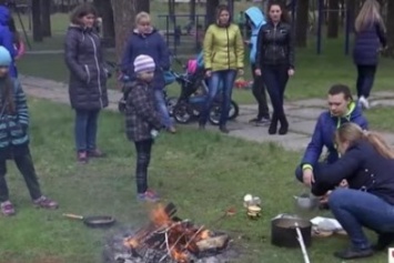 Жены и дети участников АТО в Черниговской области мерзнут и готовят еду на костре