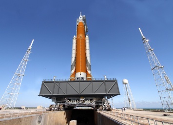 NASA отложило первый запуск своей сверхтяжелой ракеты