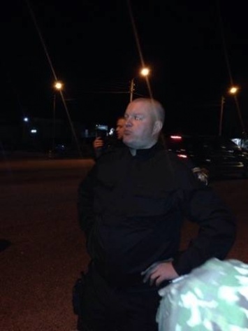 Били и душили: волонтер рассказал о "герое" из харьковской полиции, который избил человека