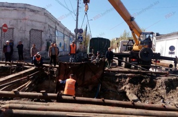 Во время отключения воды в Бердянске водоканал менял сети и чинил оборудование (фото)