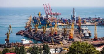 В Одесский морской торговый порт под российским флагом зашел танкер "Граф"
