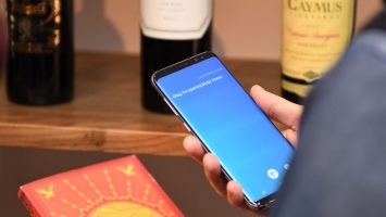 Виртуальный помощник Bixby может читать рэп и "унижать" соперников