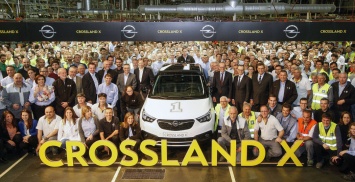 Новый кроссовер Opel Crossland X официально встал на конвейер