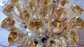 Крымский винзавод "Массандра" выпустил первые партии шампанского