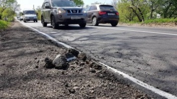 Новый объезд севастопольского оползня начал быстро разрушаться (фото)