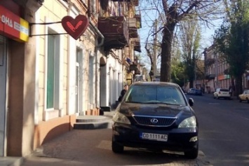 Автохам-иностранец на "Lexus" приехал в Одессу за интимом (ФОТОФАКТ)