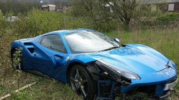 В Англии на обочине "забыли" Ferrari стоимостью 300 тысяч (фото)