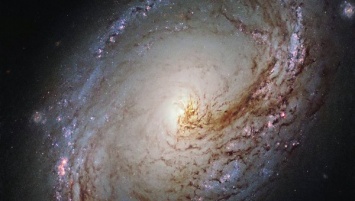 Hubble сделал снимок ассиметричной спиральной галактики Мессье 96