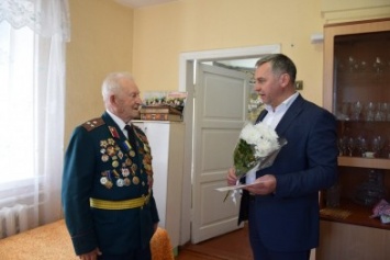 Руководство Каменского поздравило ветеранов города