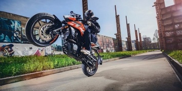 KTM представил новые мотоциклы 125 Duke и 390 Duke