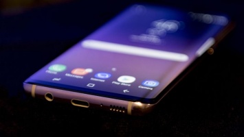 Самым слабым местом Samsung Galaxy S8 являются скругленные углы смартфона