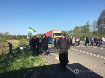 Вонь и очередь из фур: появились новые данные о скандале с трупами животных на Волыни