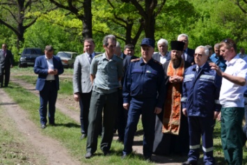 В Кривом Роге мэр, председатели райсоветов, священники и спасатели разводили костры в лесу (ФОТО)