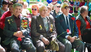 В микрорайонах Бердянска отмечают День Победы и День памяти и примирения (обновляется)