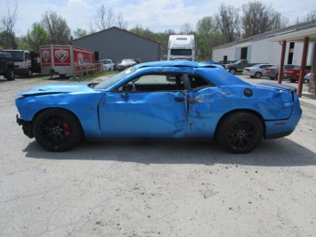 В США разбили новый Dodge Challenger Hellcat