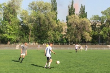 В Кривом Роге бойцы АТО и волонтеры меряются силами в футбольном турнире (ФОТО)