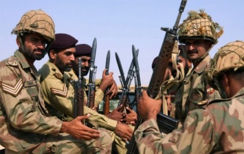 Пакистан заявил об уничтожении 5 пограничных блокпостов Афганистана