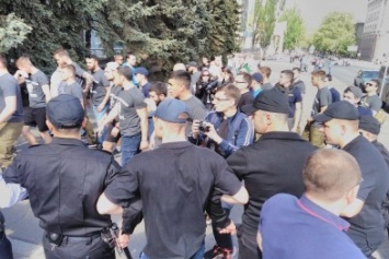 В Николаеве во время празднования Дня Победы произошли столкновения (ФОТО,ВИДЕО)