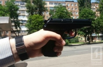 Криворожанин угрожал родственнице расправой и пистолетом