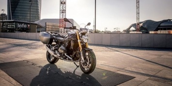 BMW показала новый мотоцикл R1200R Black Edition