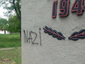 На Харьковщине осквернили памятник жертвам Великой Отечественной войны