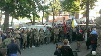 К митингу под ГУНП Днепропетровщины присоединились АТОшники Днепра