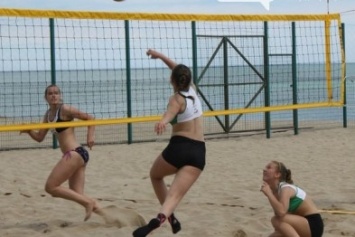 В Черноморске открыли летний сезон соревнований по пляжному волейболу