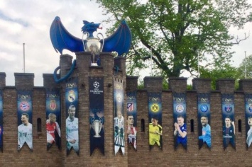 Перед финалом Лиги чемпионов в Кардиффе установили огромного дракона