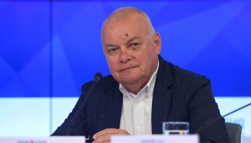 Российский журналист Дмитрий Киселев разбил лицо из-за маслин в Коктебеле