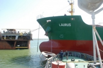 Азовский СРЗ спустил на воду после ремонта сухогруз "Лаурус" (фото)