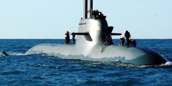 Итальянская субмарина столкнулась с торговым кораблем