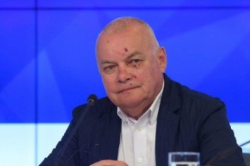 Телеведущий Дмитрий Киселев разбил лицо в Крыму