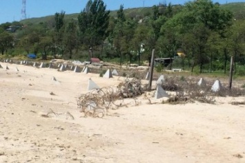 Военные передумали уходить с пляжа в пос. Песчаный в Мариуполе (ФОТО)