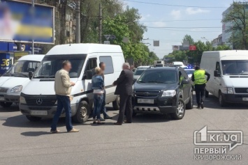 ДТП в центре Кривого Рога. На кольце 95-квартала столкнулись иномарки