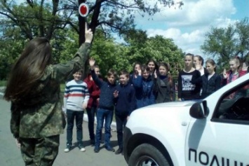 Правоохранители Покровской оперзоны провели правовые уроки и закрепили со школьниками азы Правил безопасности на дороге