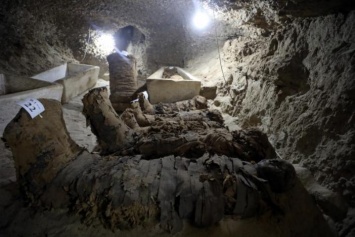 Мумия. И еще 17 нашли возле Каира - очень древних и загадочных