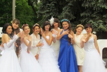 Павлоградские невесты устроили дефиле