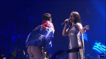Скандал на Евровидении: голый зад пранкера шокировал Джамалу