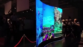 LG показала уникальный двусторонний OLED-дисплей
