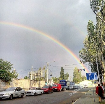 Жители всей Одессы фотографировали радугу, которая появилась на небе после вчерашнего ливня (фото)