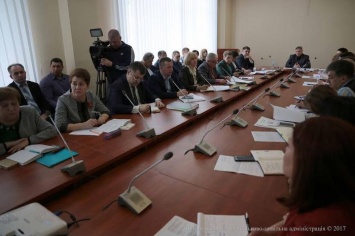 На Луганщине обеспокоились судьбой пенсионеров и купального сезона