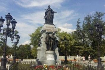 В Екатерининском саду Симферополя появятся клумбы с розами и кусты можжевельника (ФОТО)