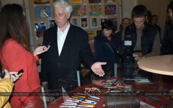 В Павлограде директор предприятия оказался коллекционером... шариковых ручек