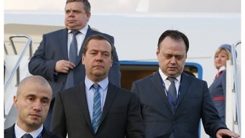 Медведев прибыл на открытие саммита ОЧЭС в Стамбуле