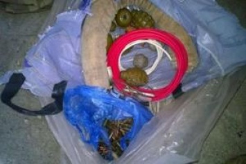 В Донбассе СБУ нашла тайник с огромным количеством боеприпасов и взрывчатки