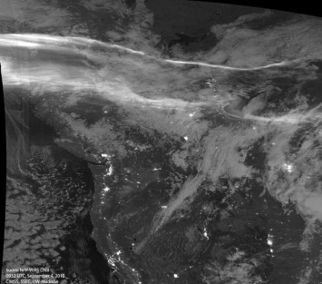 Спутник сделал снимки полярного сияния в черно-белой гамме