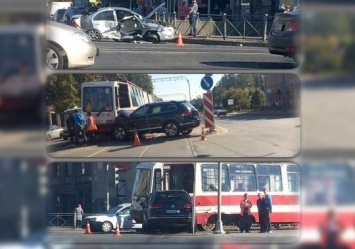В Петербурге после ДТП трамвай сошел с рельсов, есть пострадавшие