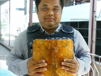 В Таиланде представили уникальный бронежилет из шелка