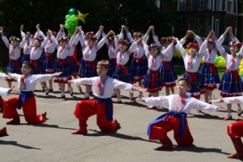 Ко Дню Кривого Рога в парке Саксаганском устроили праздник с национальным колоритом (ФОТО)